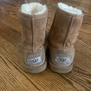 Kids ugg gently used chestnut